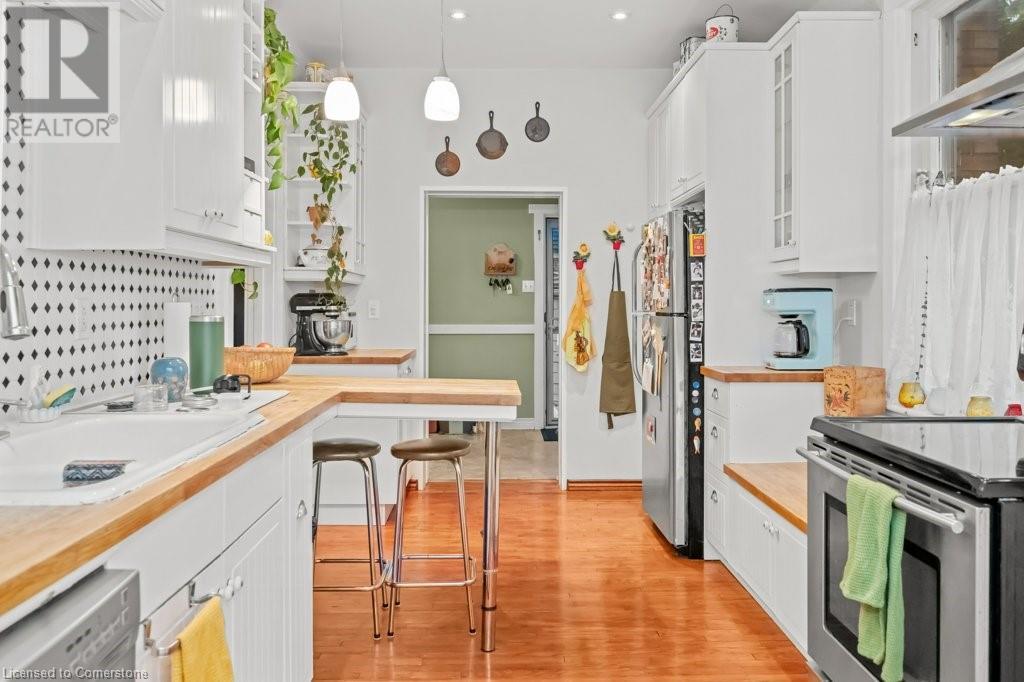 Photo 4 of 48 Balmoral Avenue S Unit Upper, Hamilton ON