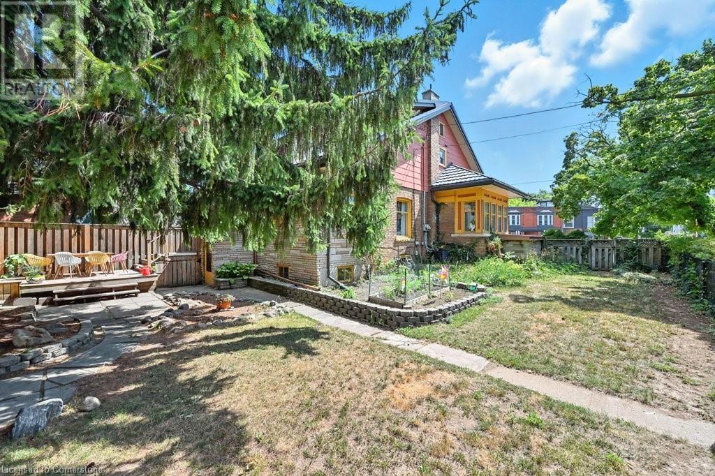 Photo 26 of 48 Balmoral Avenue S Unit Upper, Hamilton ON