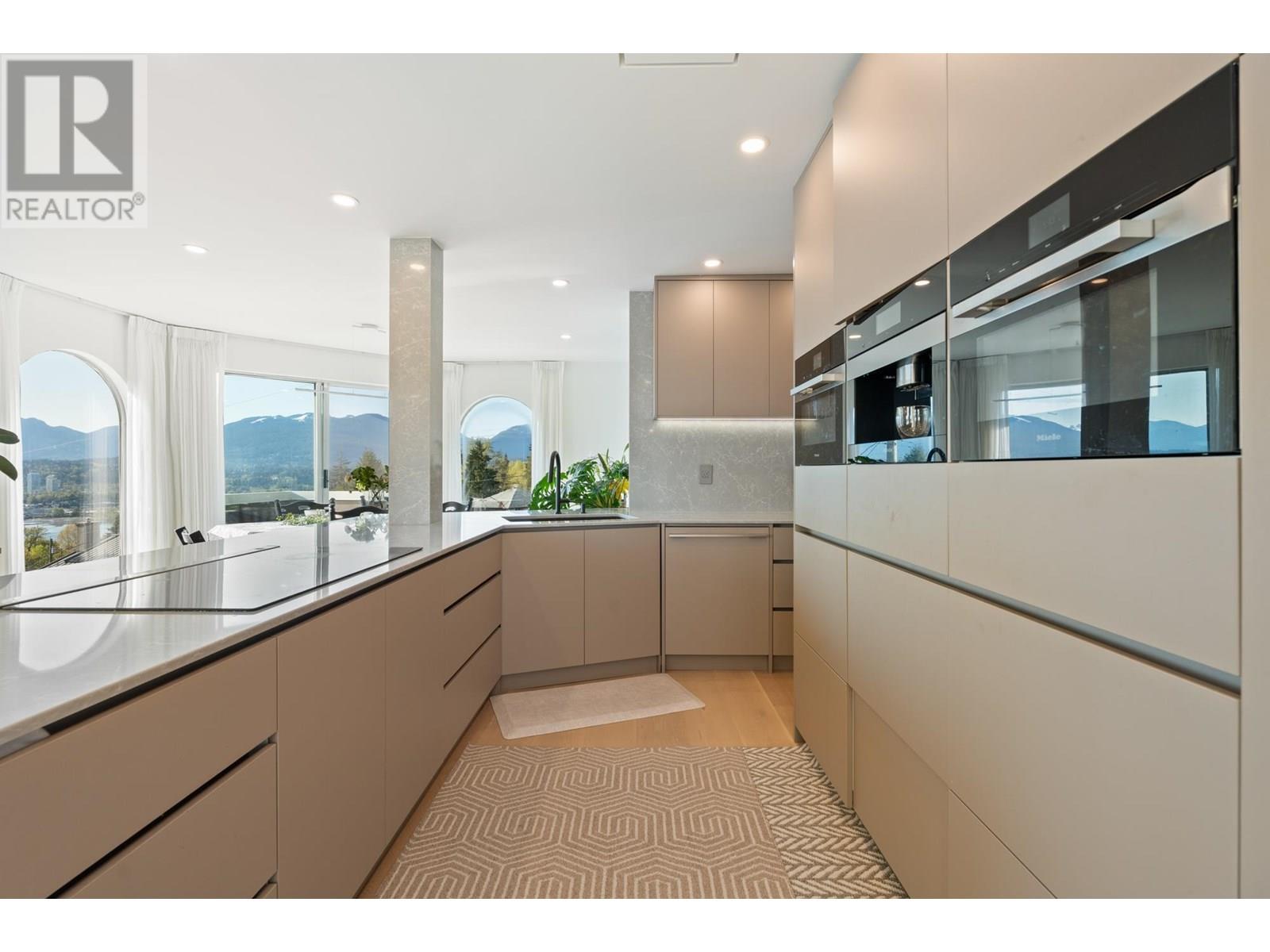 Photo 3 of 4863 Cambridge Street, Burnaby BC