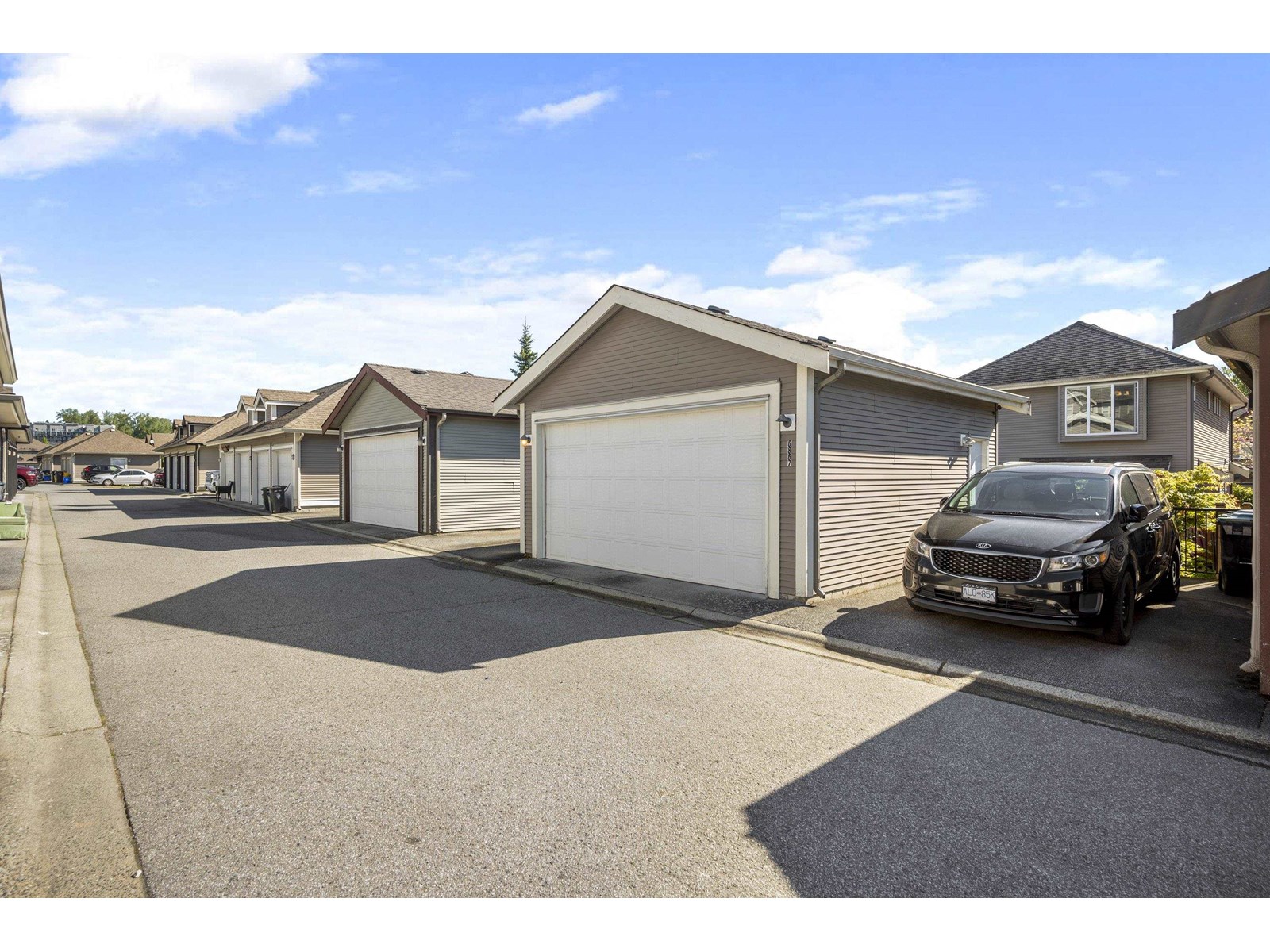Photo 37 of 6867 208 A Street, Langley BC