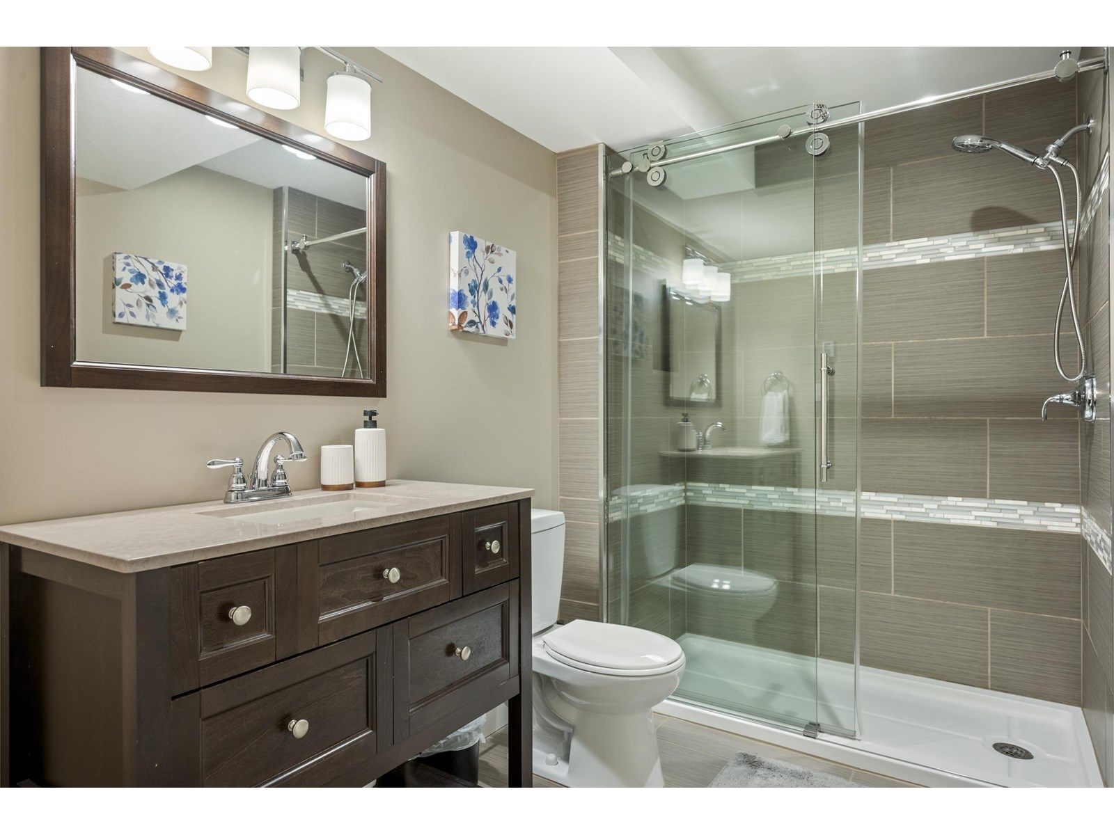 Photo 29 of 6867 208 A Street, Langley BC