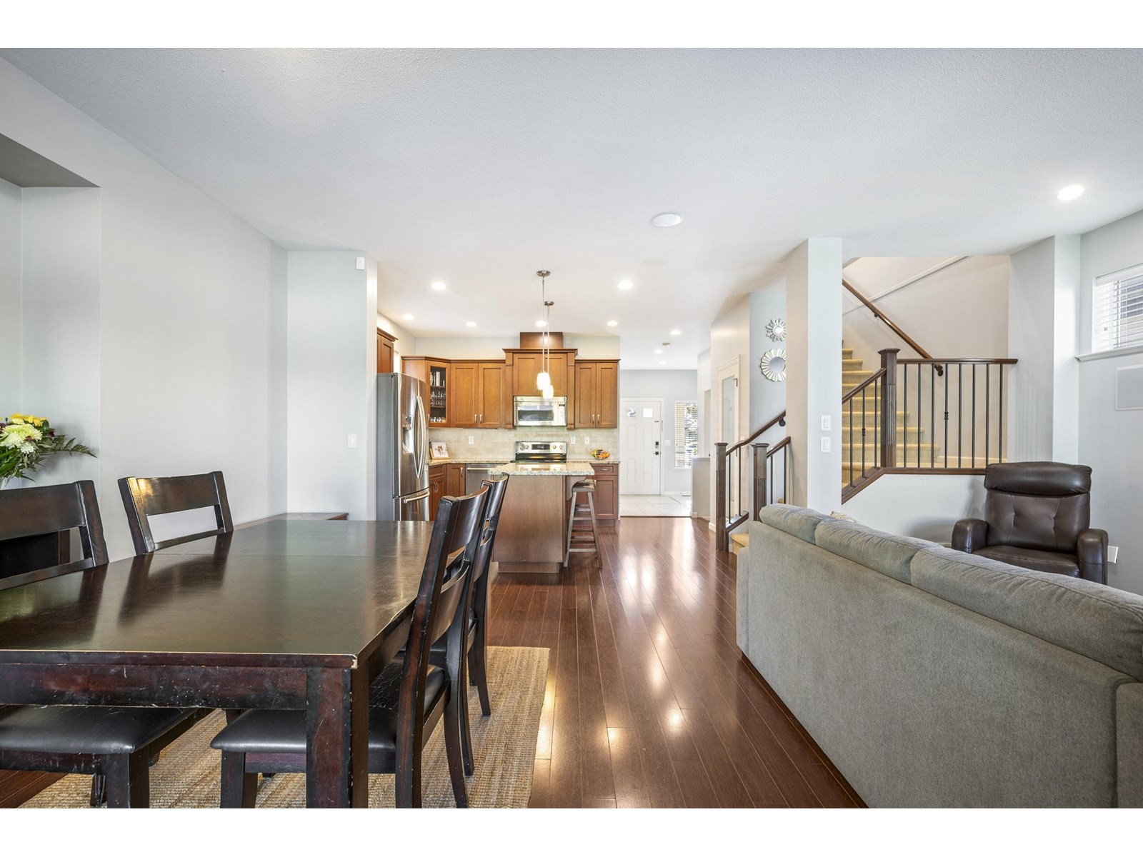 Photo 12 of 6867 208 A Street, Langley BC