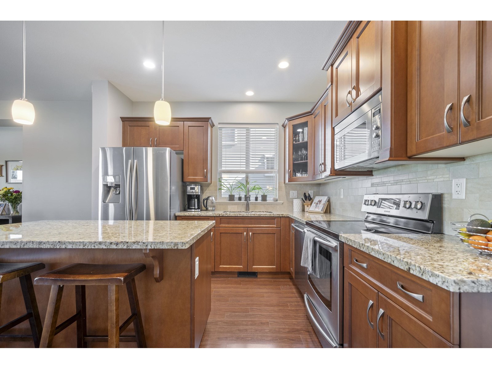 Photo 7 of 6867 208 A Street, Langley BC