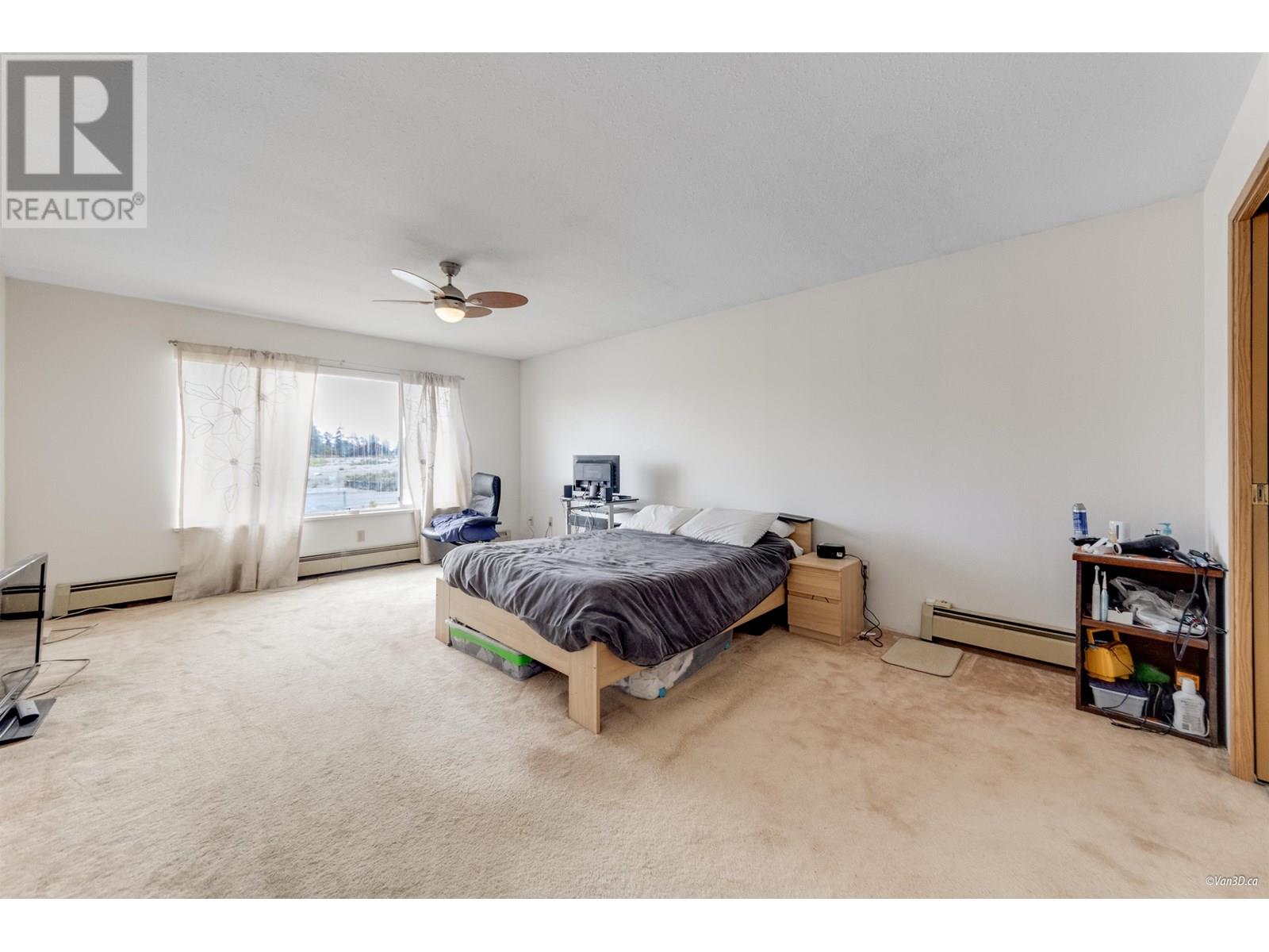 Photo 12 of 7769 10th Avenue, Burnaby BC