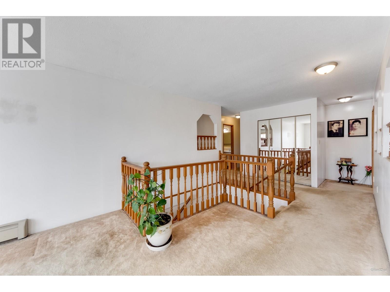 Photo 8 of 7769 10th Avenue, Burnaby BC