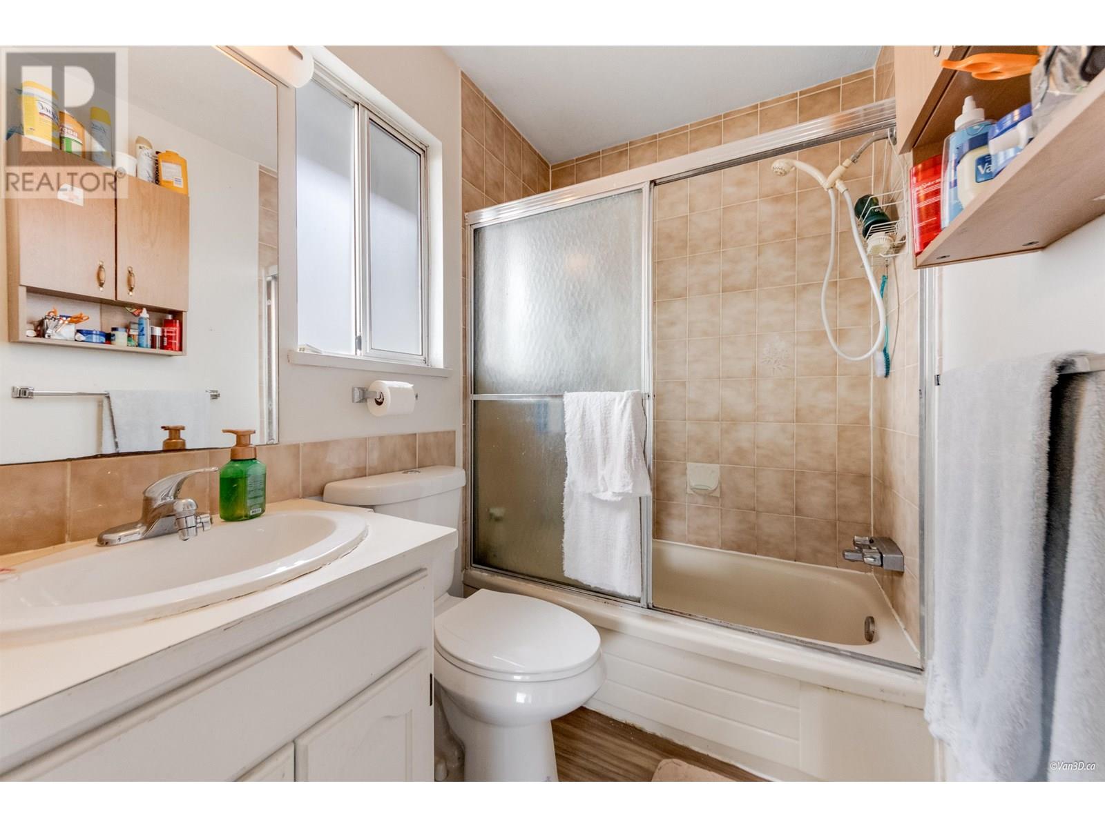 Photo 13 of 7769 10th Avenue, Burnaby BC