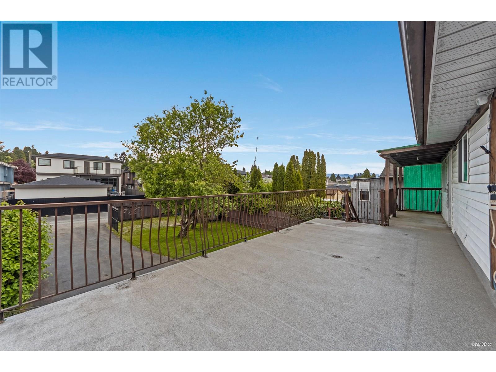 Photo 3 of 7769 10th Avenue, Burnaby BC