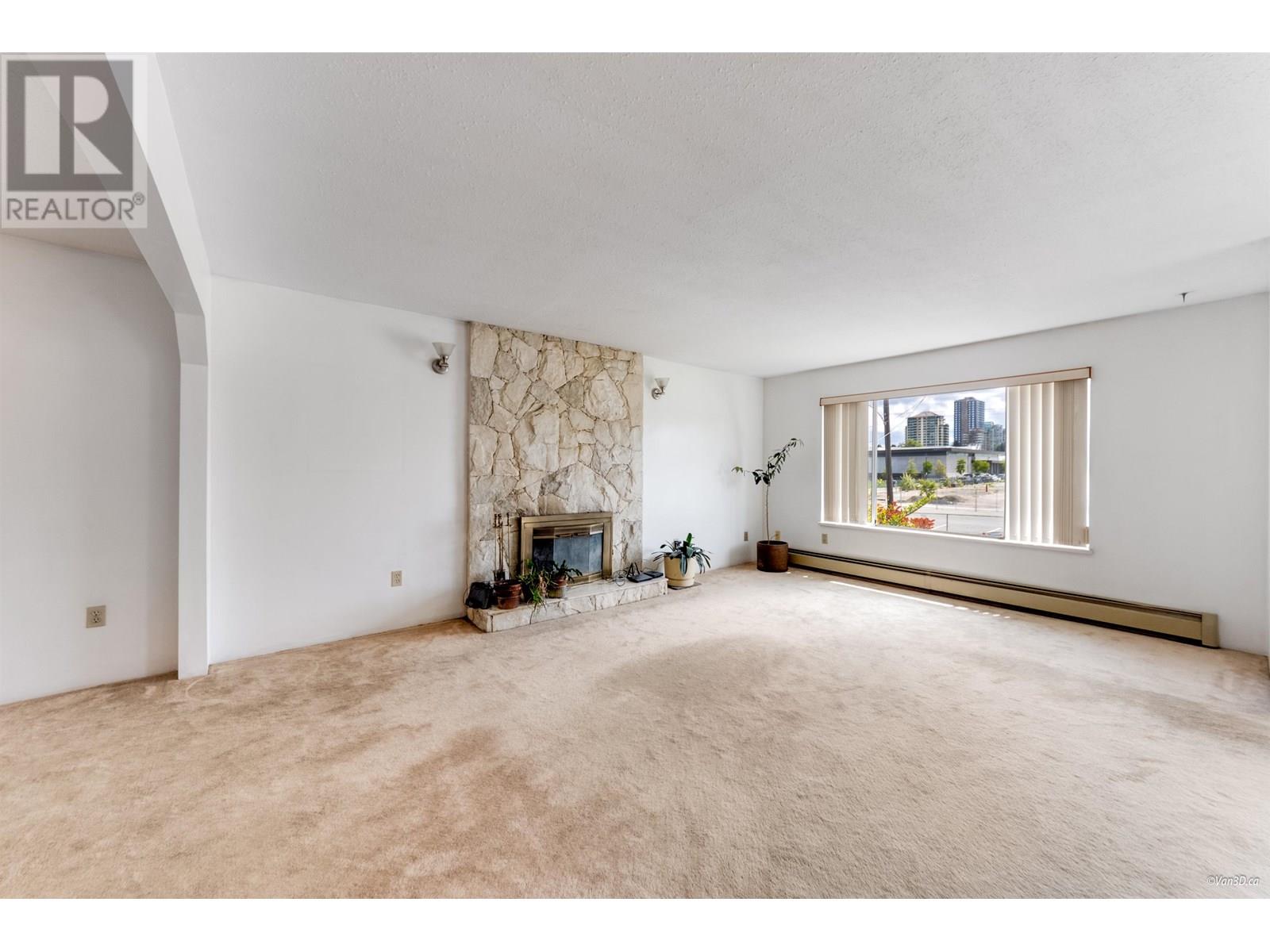 Photo 5 of 7769 10th Avenue, Burnaby BC