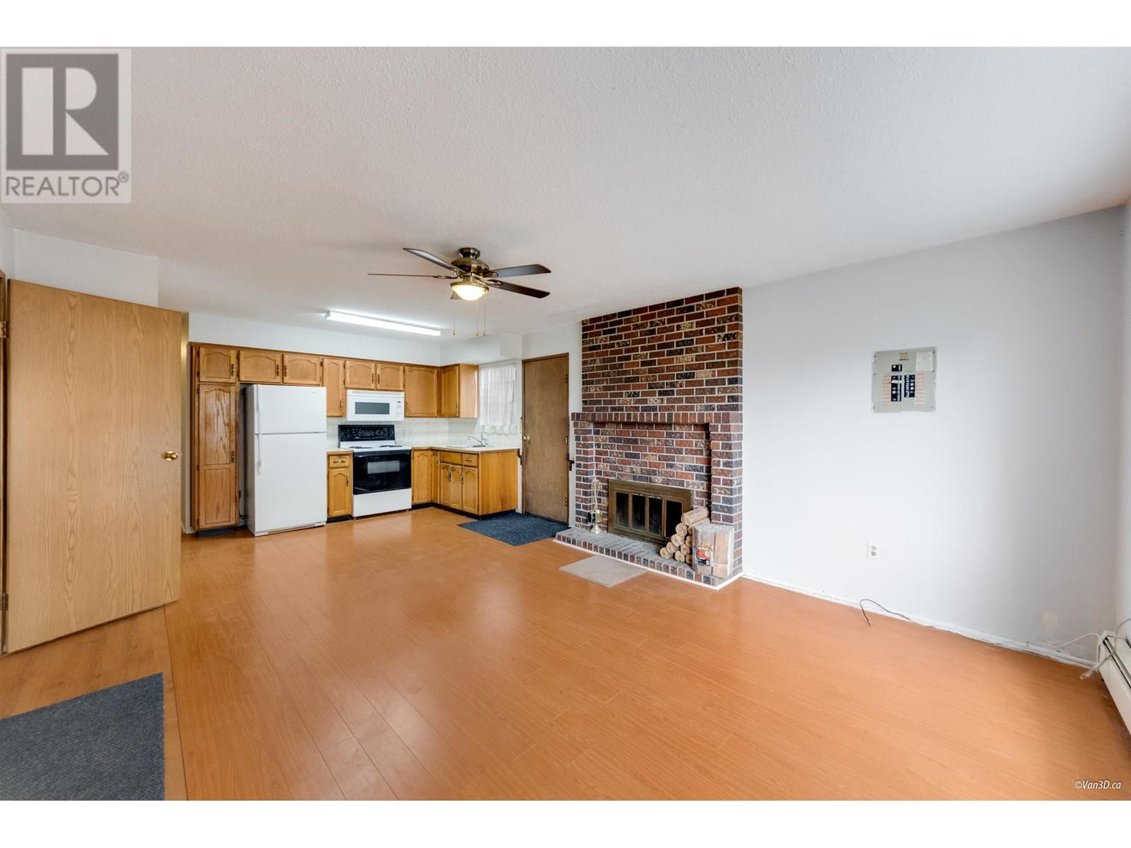 Photo 19 of 7769 10th Avenue, Burnaby BC
