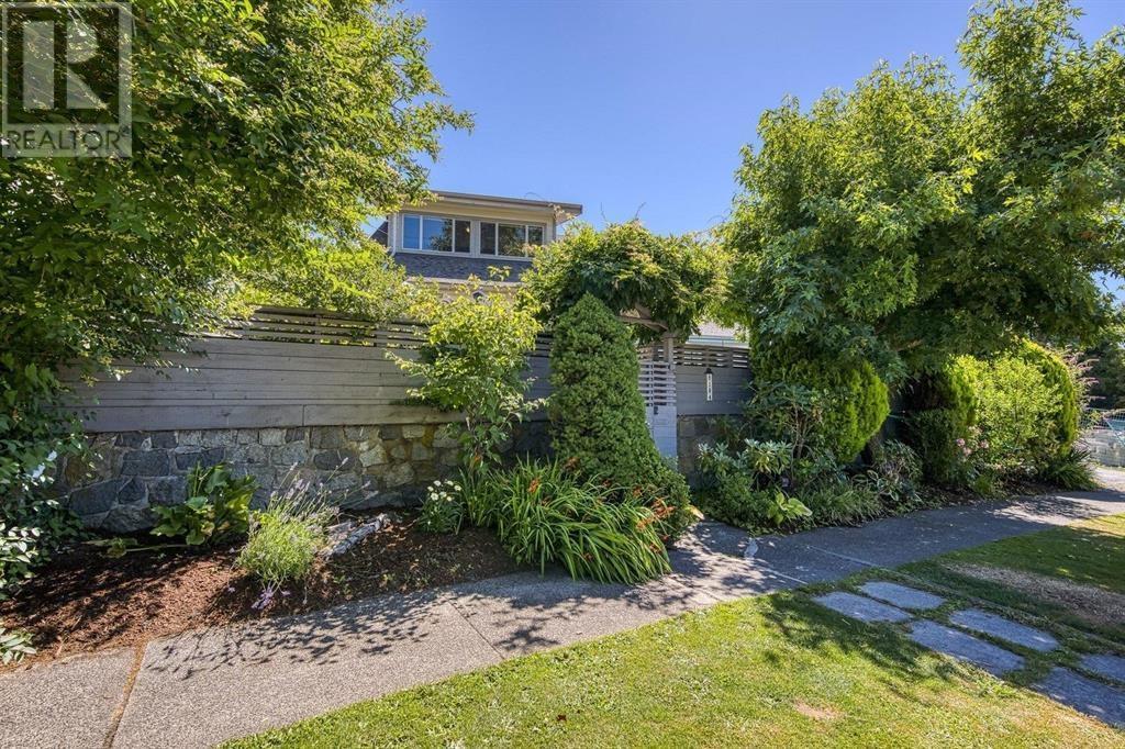 Photo 3 of 8184 East Boulevard, Vancouver BC
