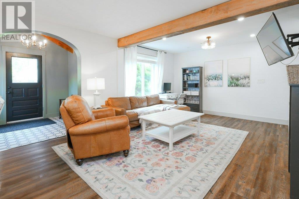 Photo 4 of 20831 River Road, Maple Ridge BC