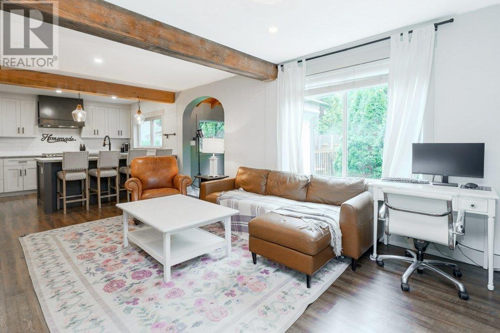 Photo 5 of 20831 River Road, Maple Ridge BC