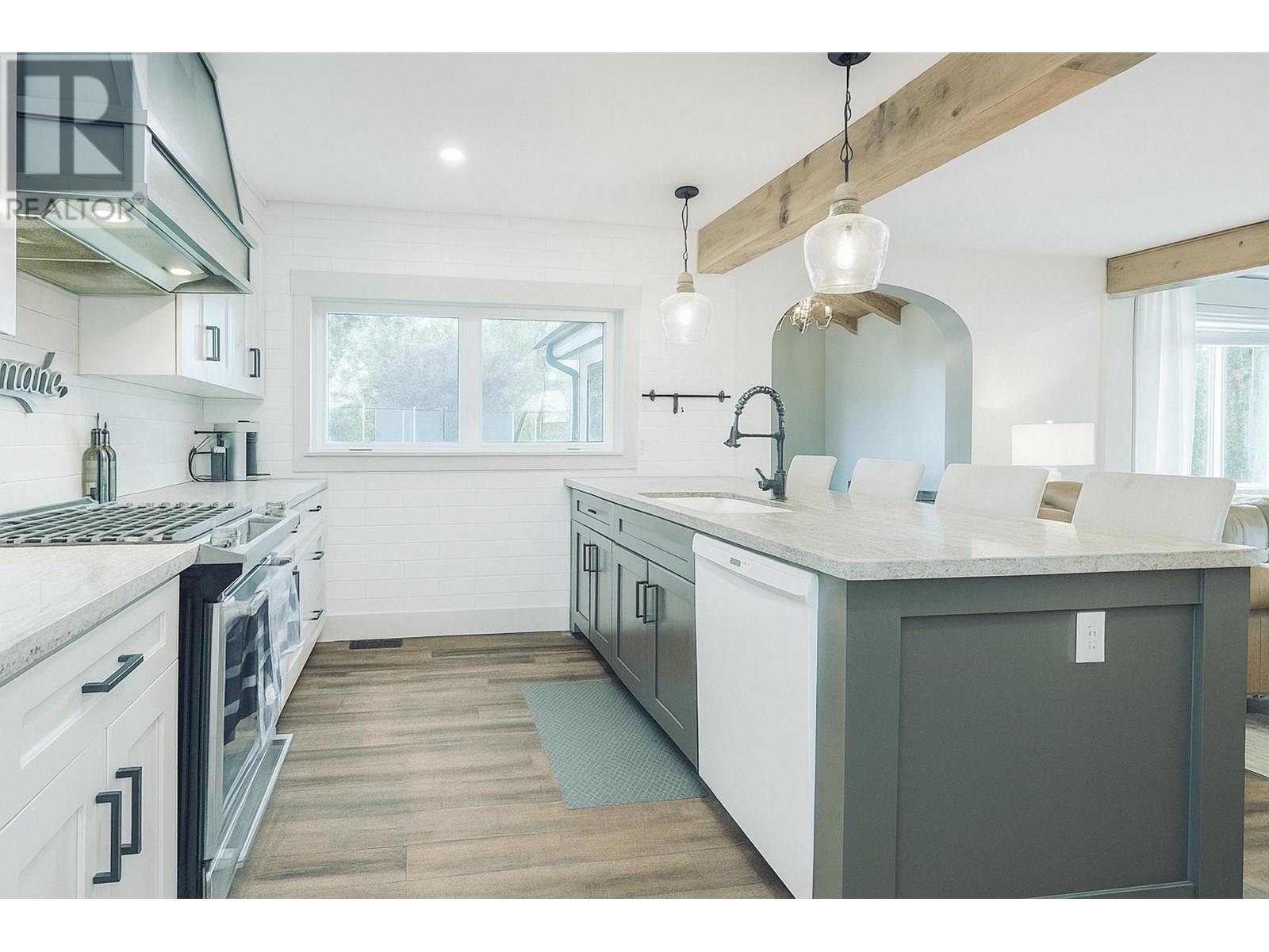 Photo 6 of 20831 River Road, Maple Ridge BC