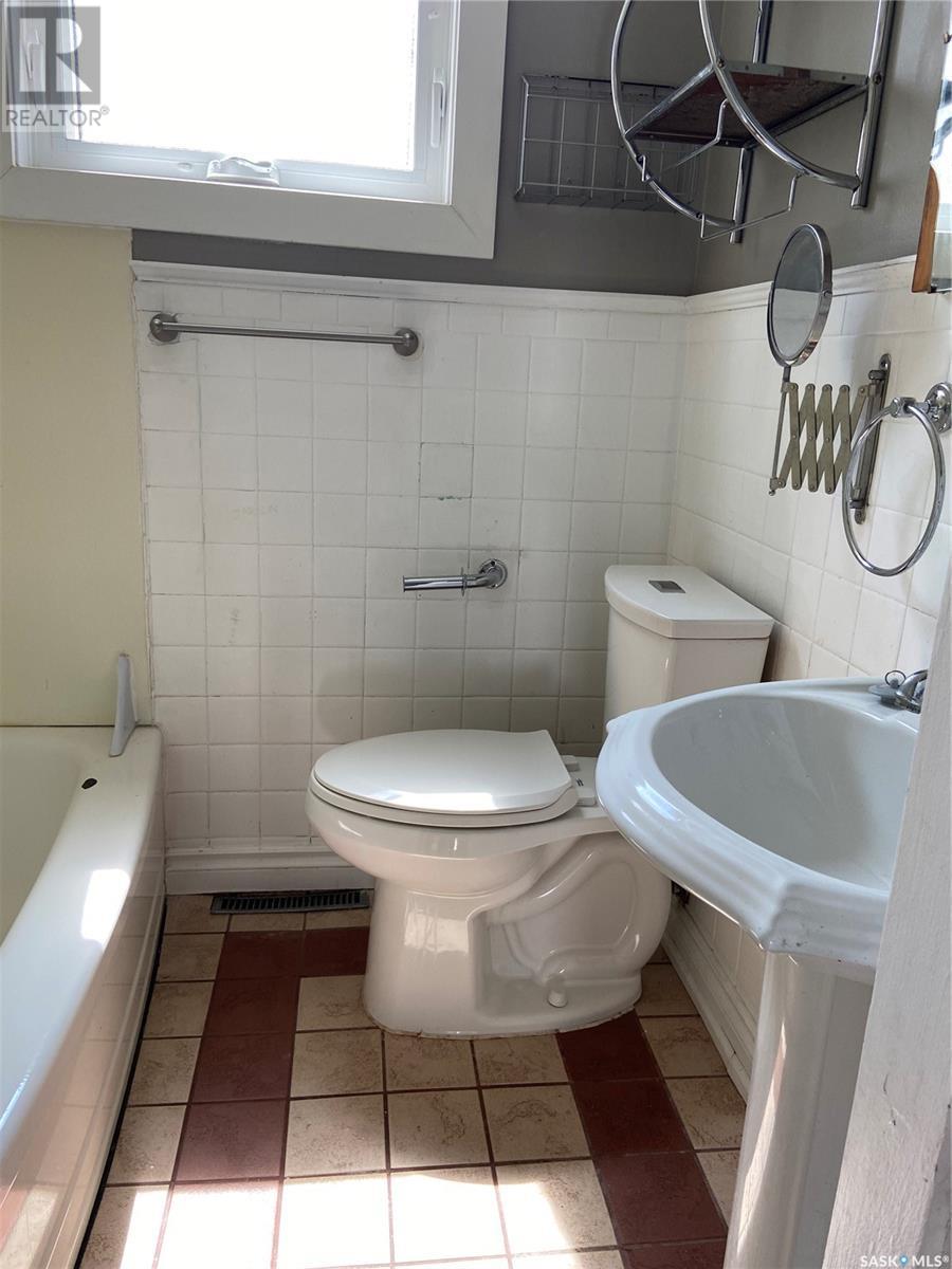 Photo 4 of 2452 Wallace Street, Regina SK