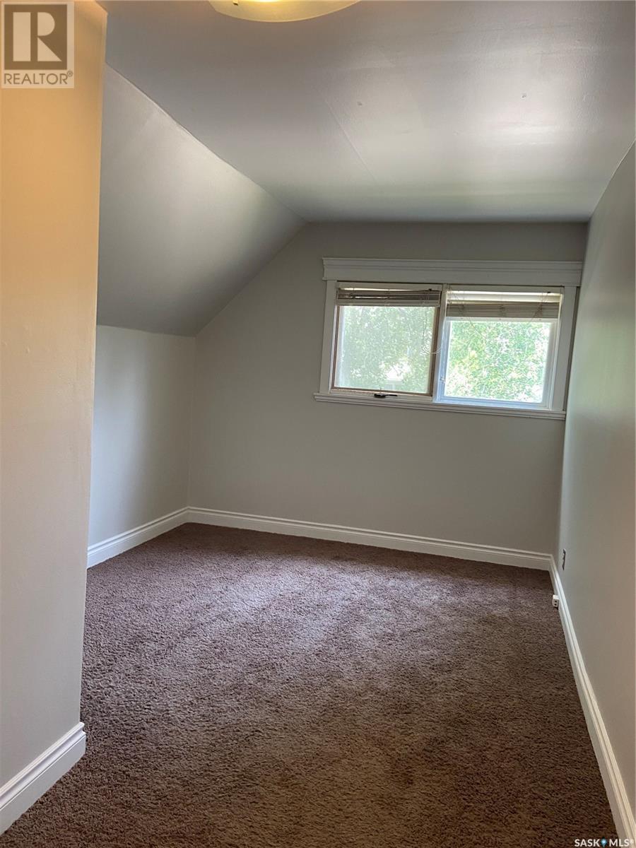 Photo 12 of 2452 Wallace Street, Regina SK