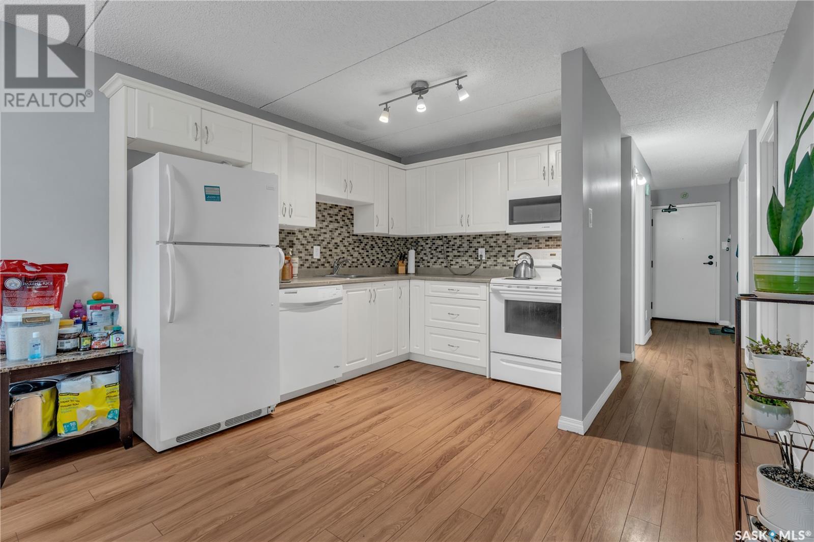 Photo 2 of 101 2125 Osler Street, Regina SK
