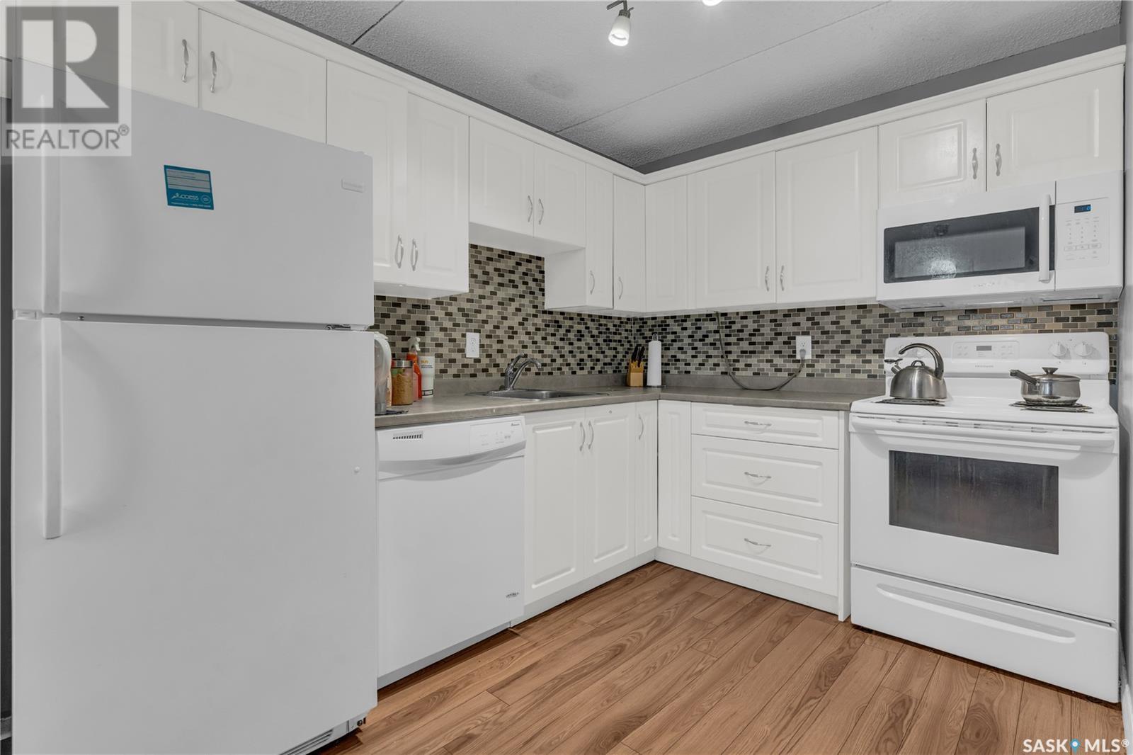 Photo 3 of 101 2125 Osler Street, Regina SK