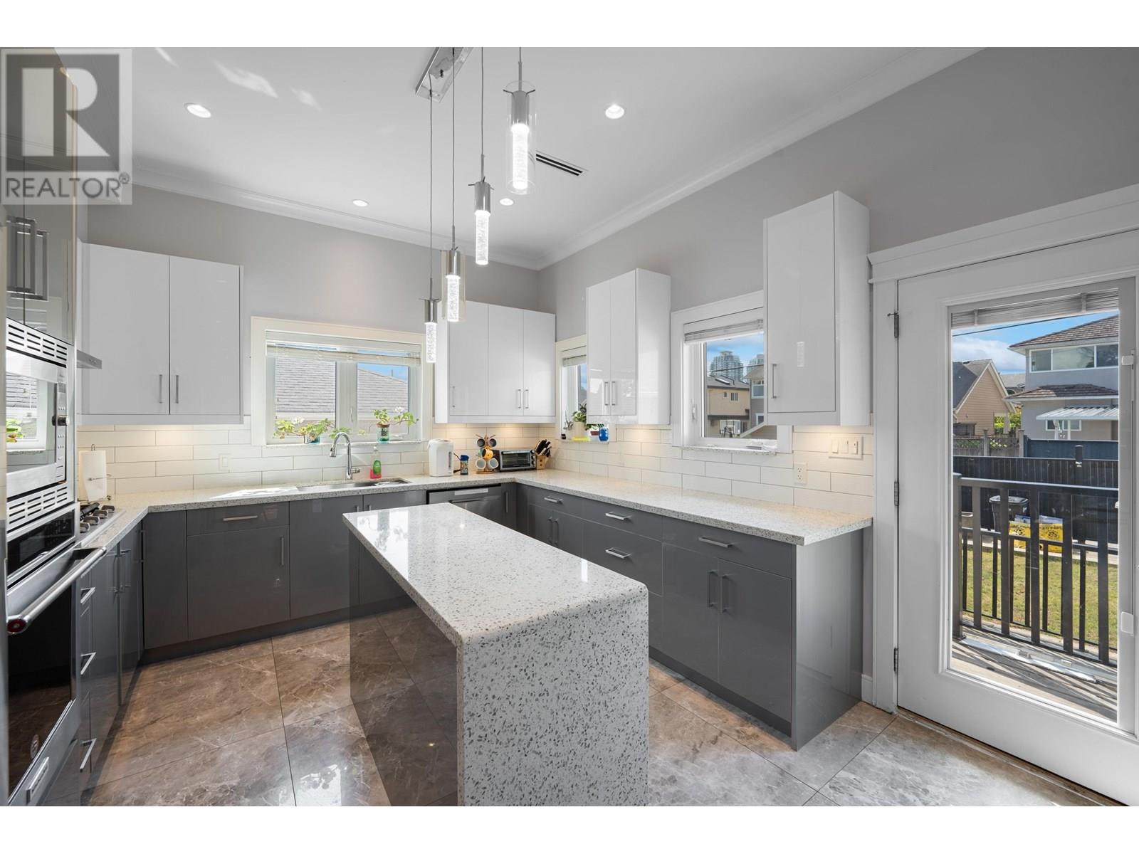 6960 BRYANT COURT, Burnaby