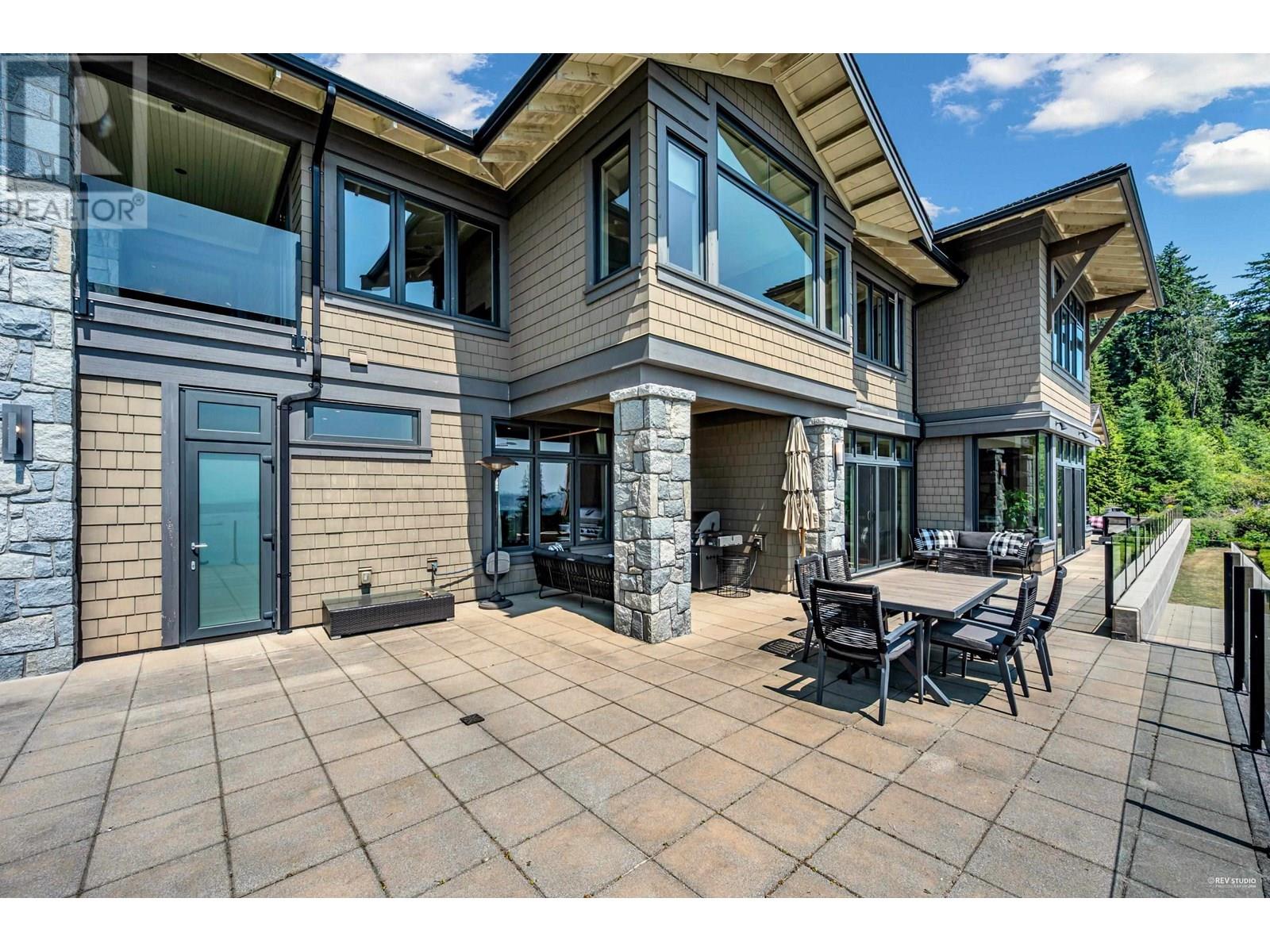 Photo 2 of 2705 Highview Place, West Vancouver BC