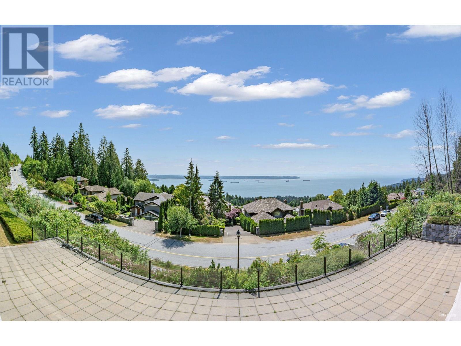 Photo 4 of 2705 Highview Place, West Vancouver BC