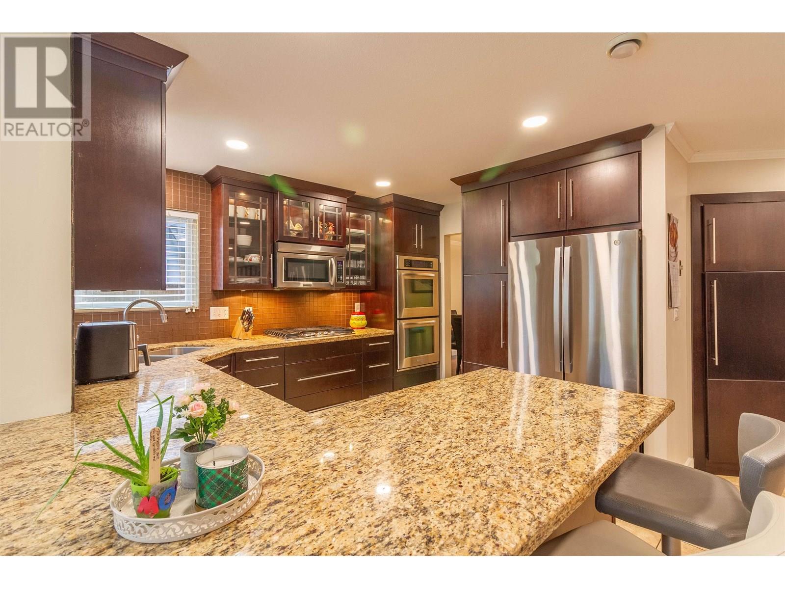 Photo 11 of 1872 Walnut Crescent, Coquitlam BC