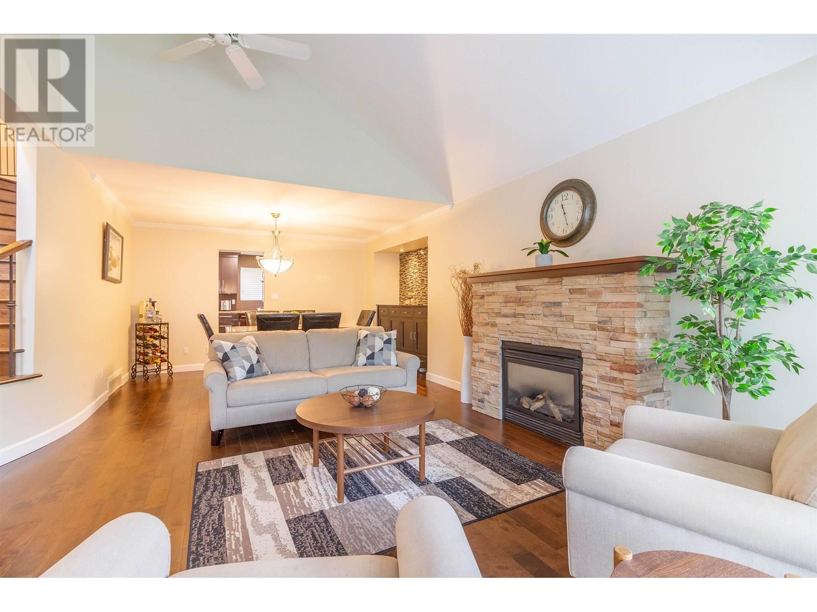 Photo 6 of 1872 Walnut Crescent, Coquitlam BC