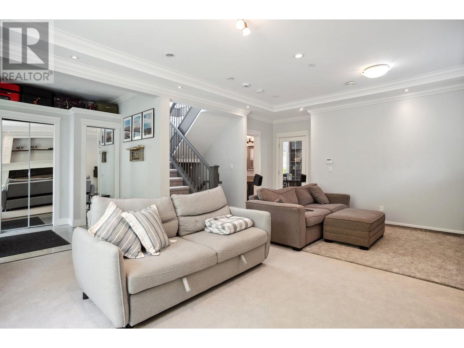 Photo 4 of 5187 Sherbrooke Street, Vancouver BC