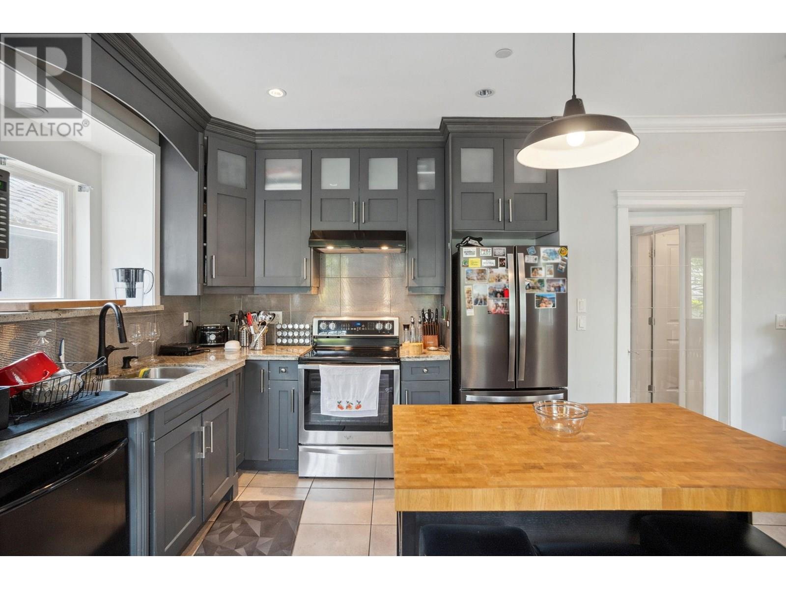 Photo 9 of 5187 Sherbrooke Street, Vancouver BC