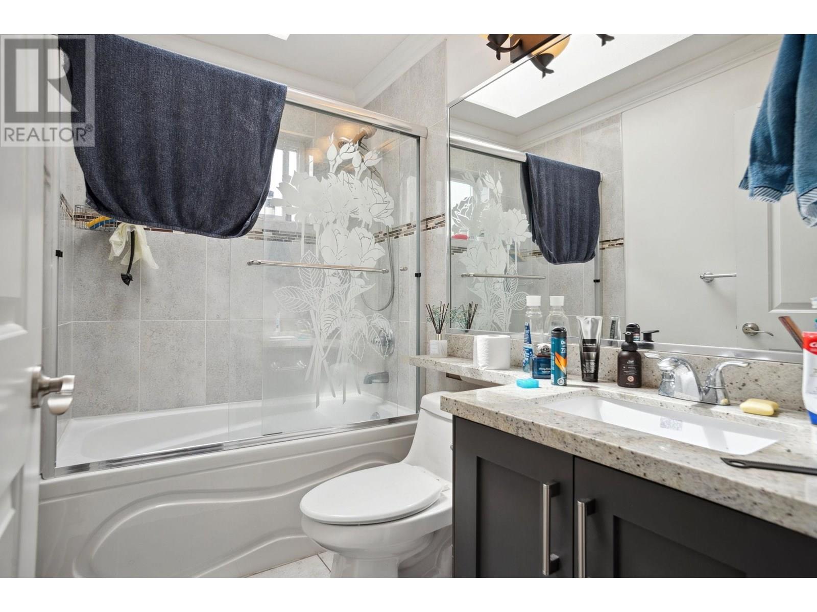 Photo 17 of 5187 Sherbrooke Street, Vancouver BC