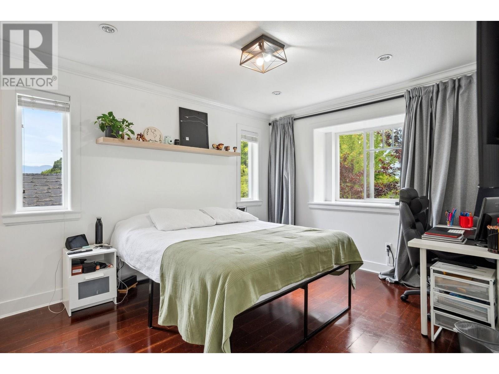 Photo 13 of 5187 Sherbrooke Street, Vancouver BC