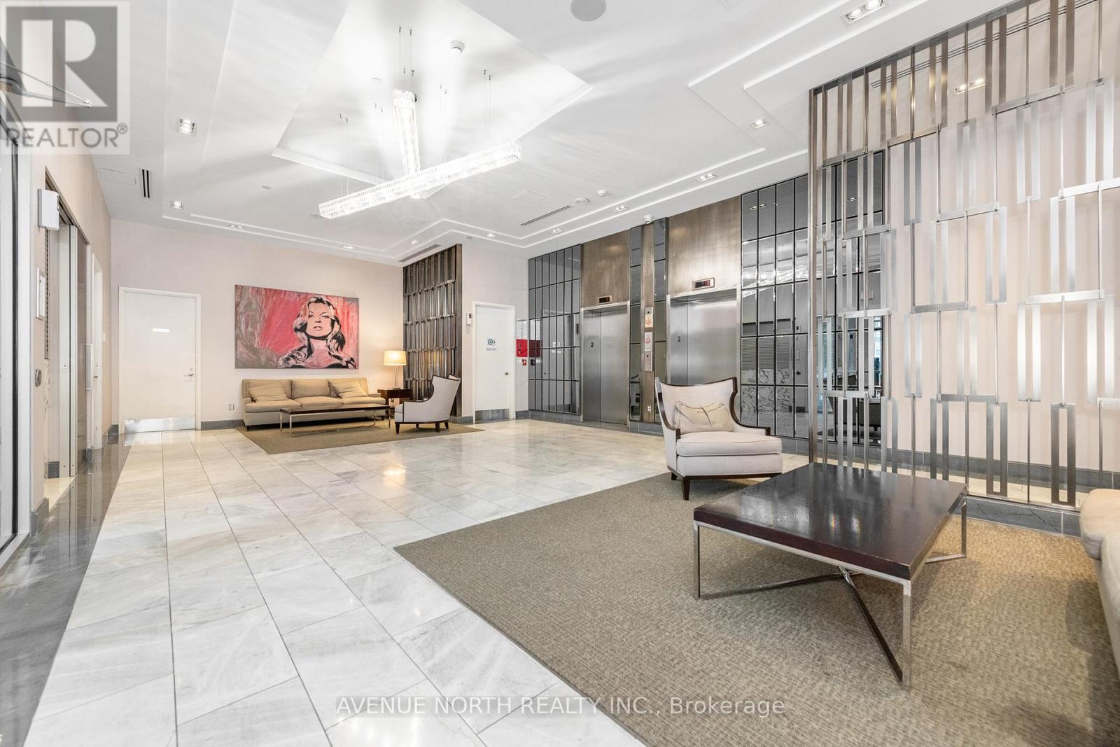 Inviting and luxurious main lobby