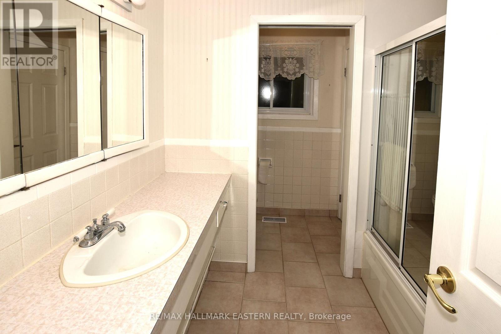 Photo 7 of 276 Greenlawn Avenue, Peterborough North ON