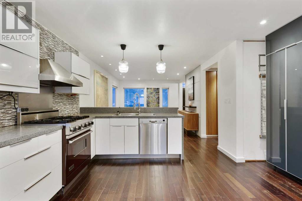 Single Family House for Sale in   Avenue SW Scarboro Calgary 