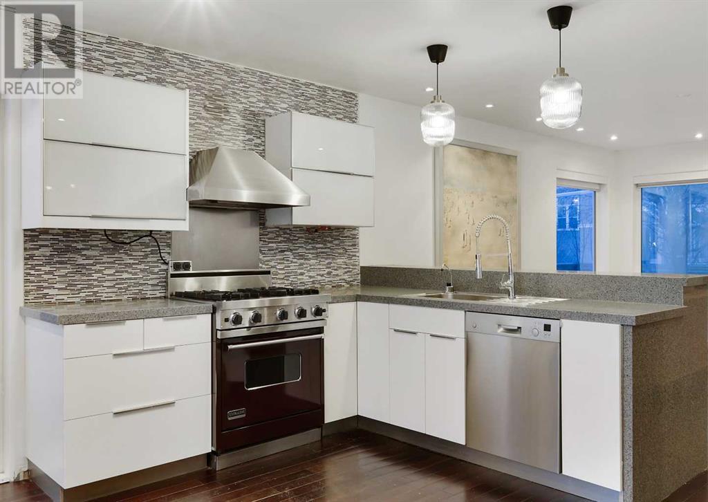 Single Family House for Sale in   Avenue SW Scarboro Calgary 