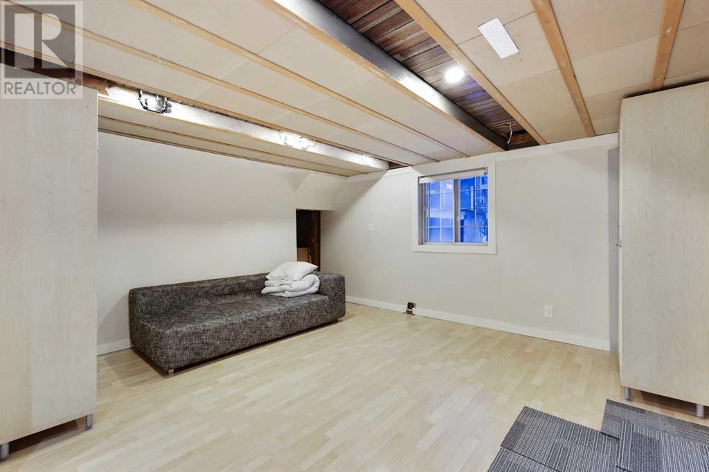 Single Family House for Sale in   Avenue SW Scarboro Calgary 