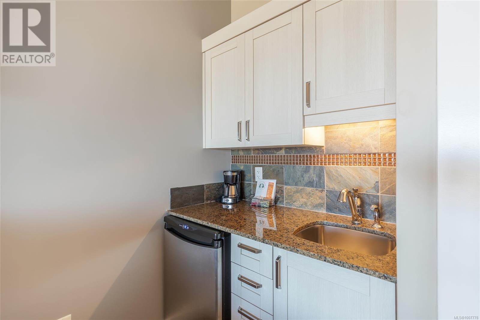 214/213D 181 Beachside Dr, Parksville