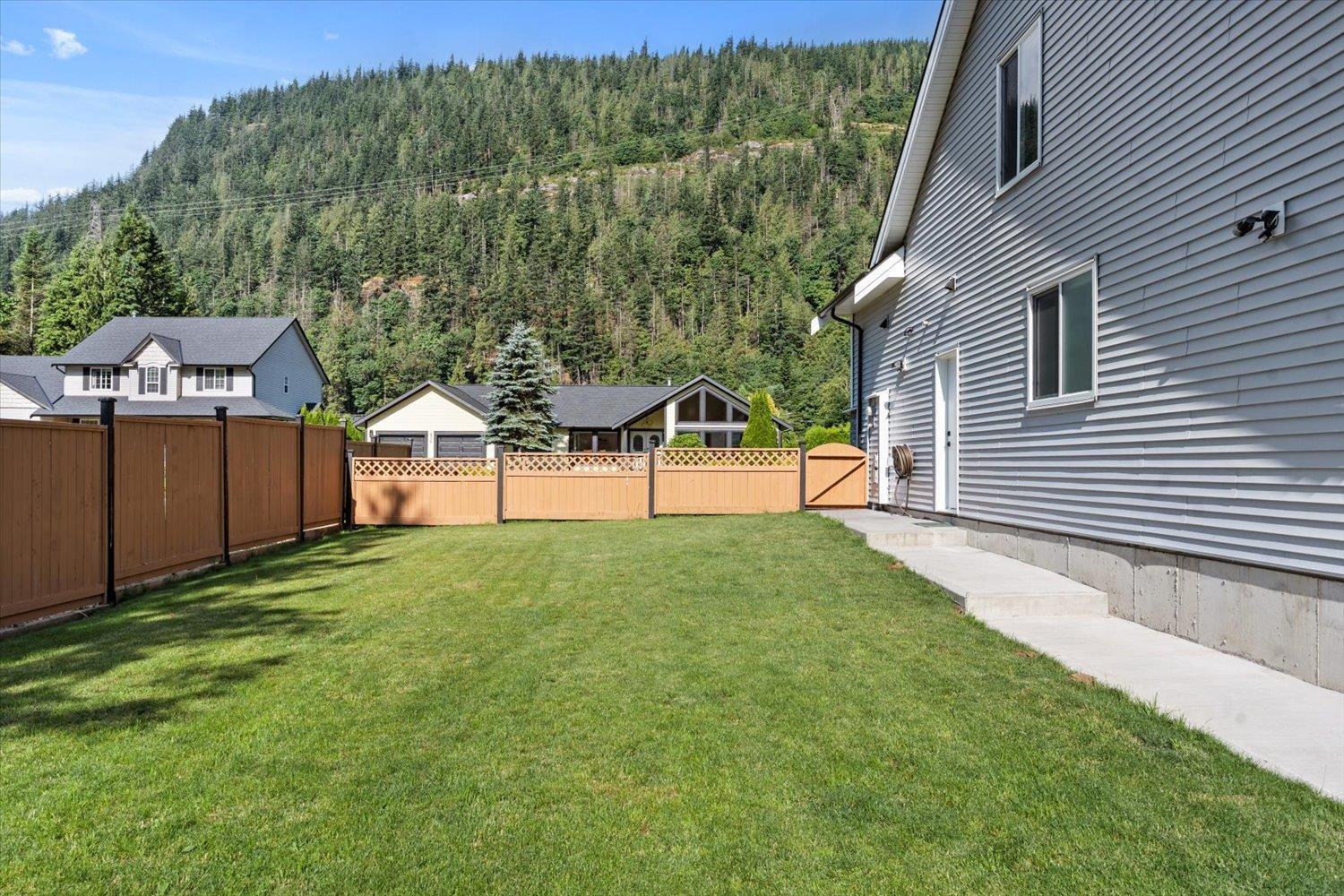 835 MYNG CRESCENT, Harrison Hot Springs, Harrison Hot Springs