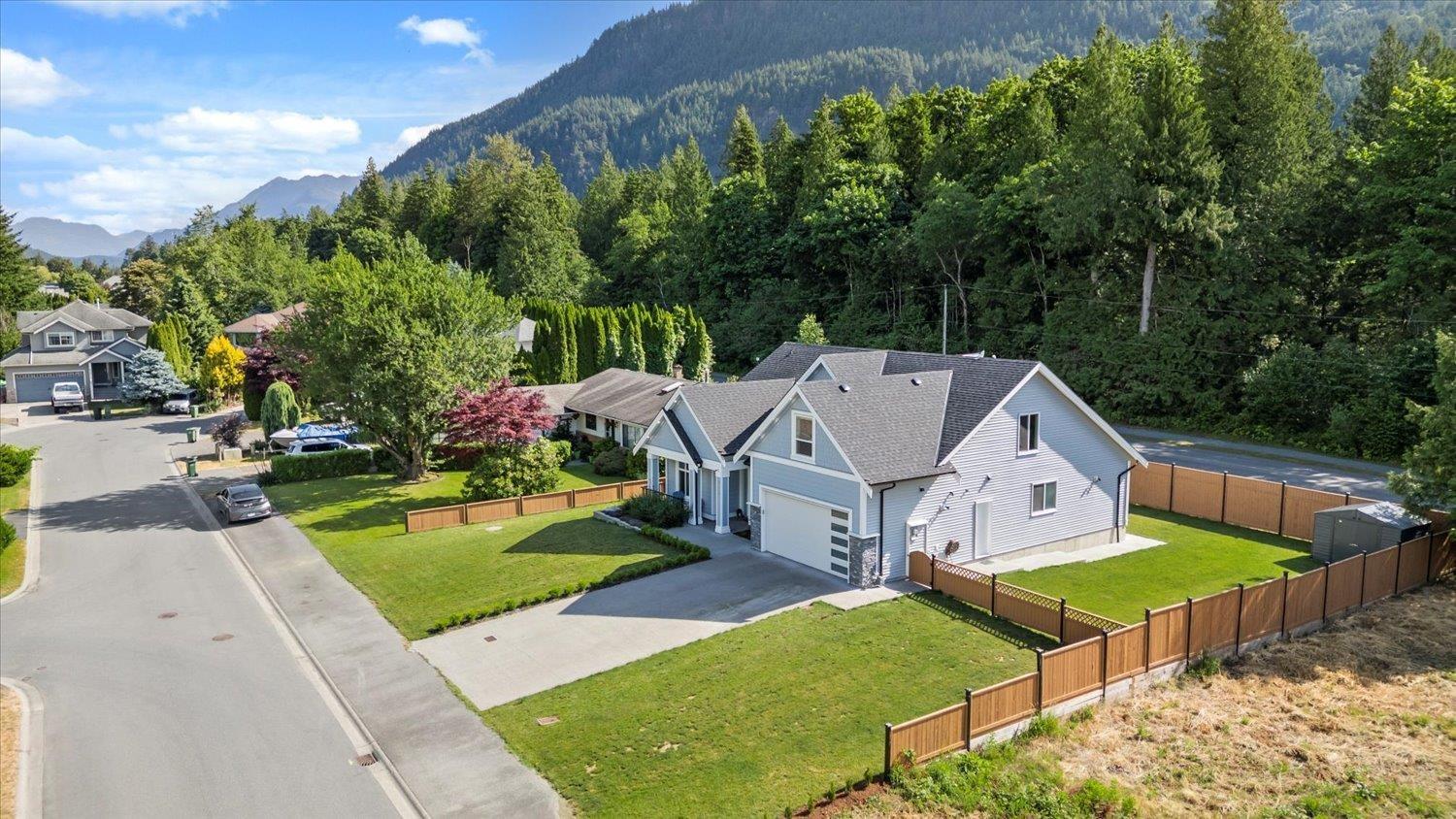 835 MYNG CRESCENT, Harrison Hot Springs, Harrison Hot Springs