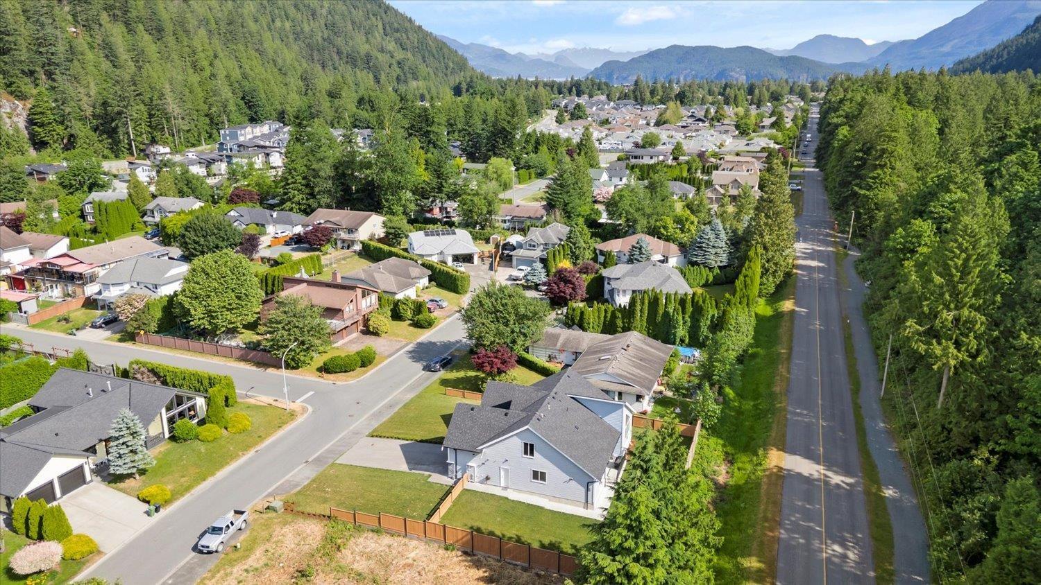835 MYNG CRESCENT, Harrison Hot Springs, Harrison Hot Springs