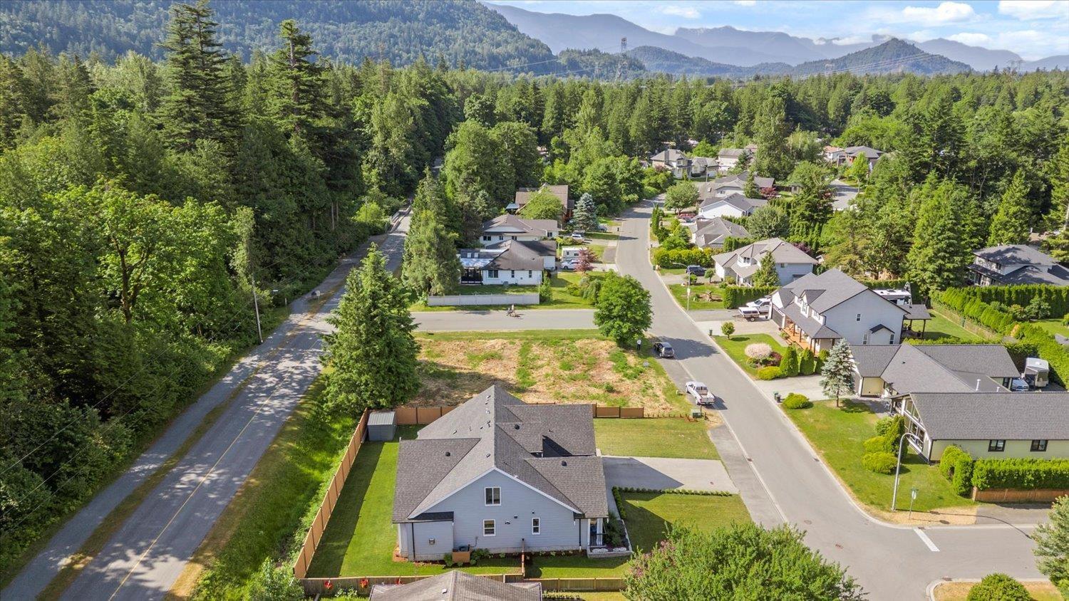 835 MYNG CRESCENT, Harrison Hot Springs, Harrison Hot Springs