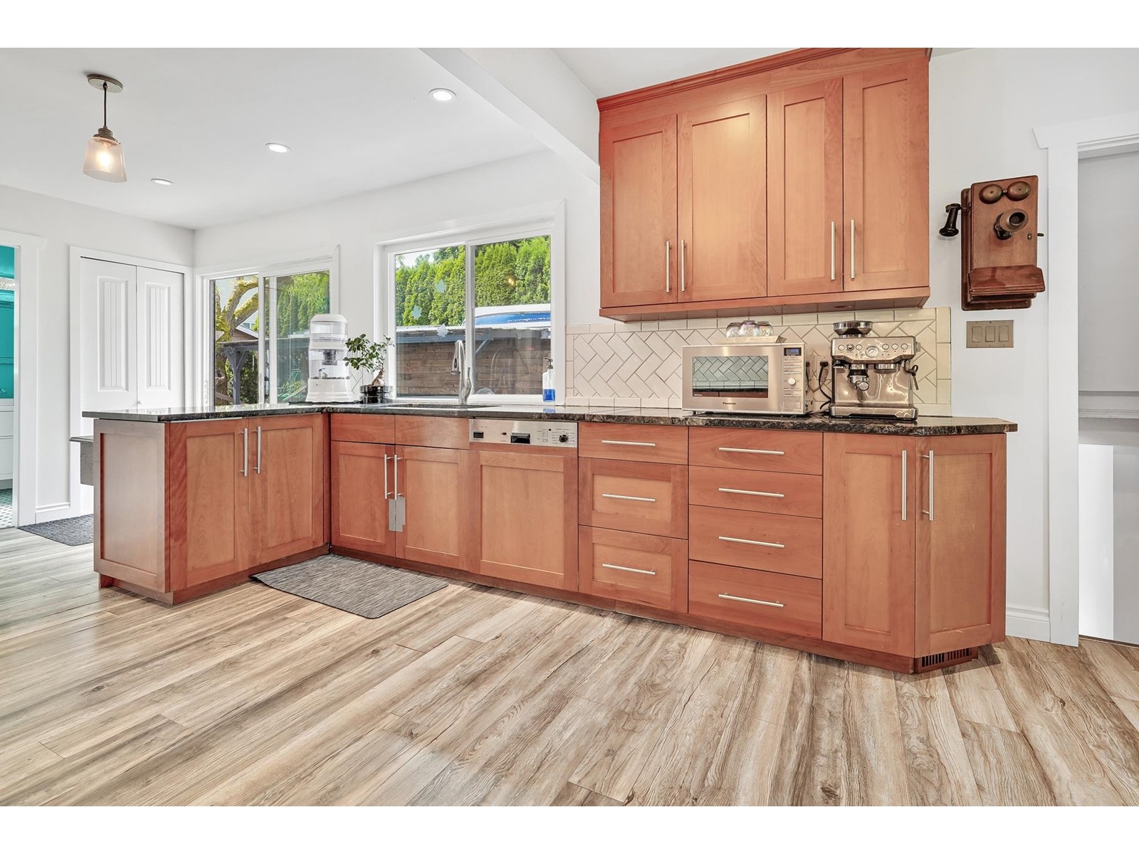 Photo 9 of 14750 110 A Avenue, Surrey BC