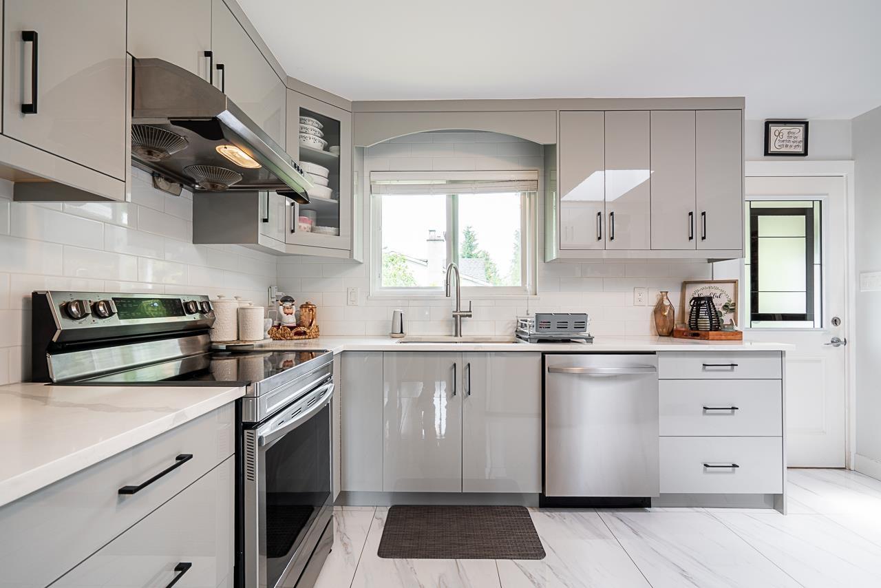 Photo 9 of 12991 65 A Avenue, Surrey BC