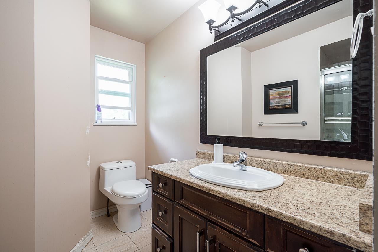 Photo 4 of 12991 65 A Avenue, Surrey BC