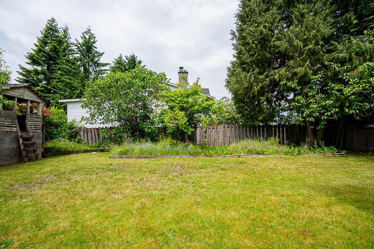 Photo 11 of 12991 65 A Avenue, Surrey BC