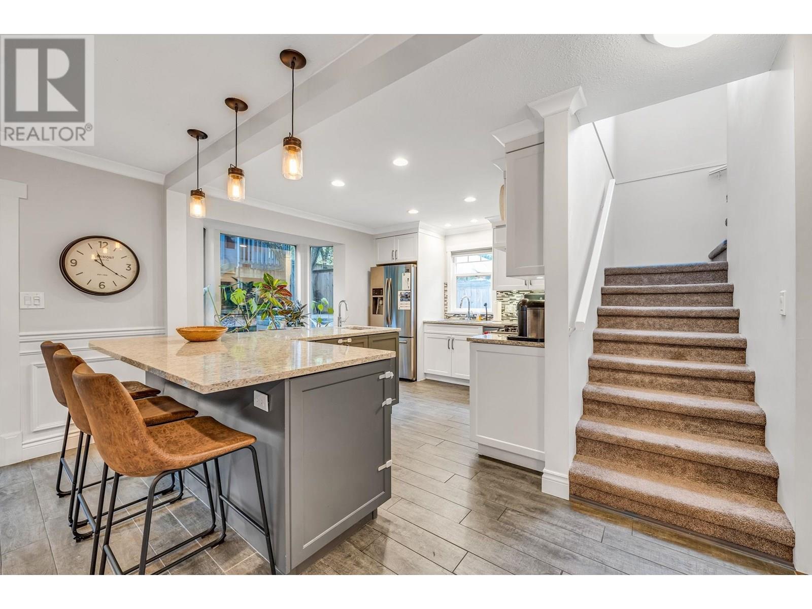Photo 4 of 333 Blair Avenue, New Westminster BC