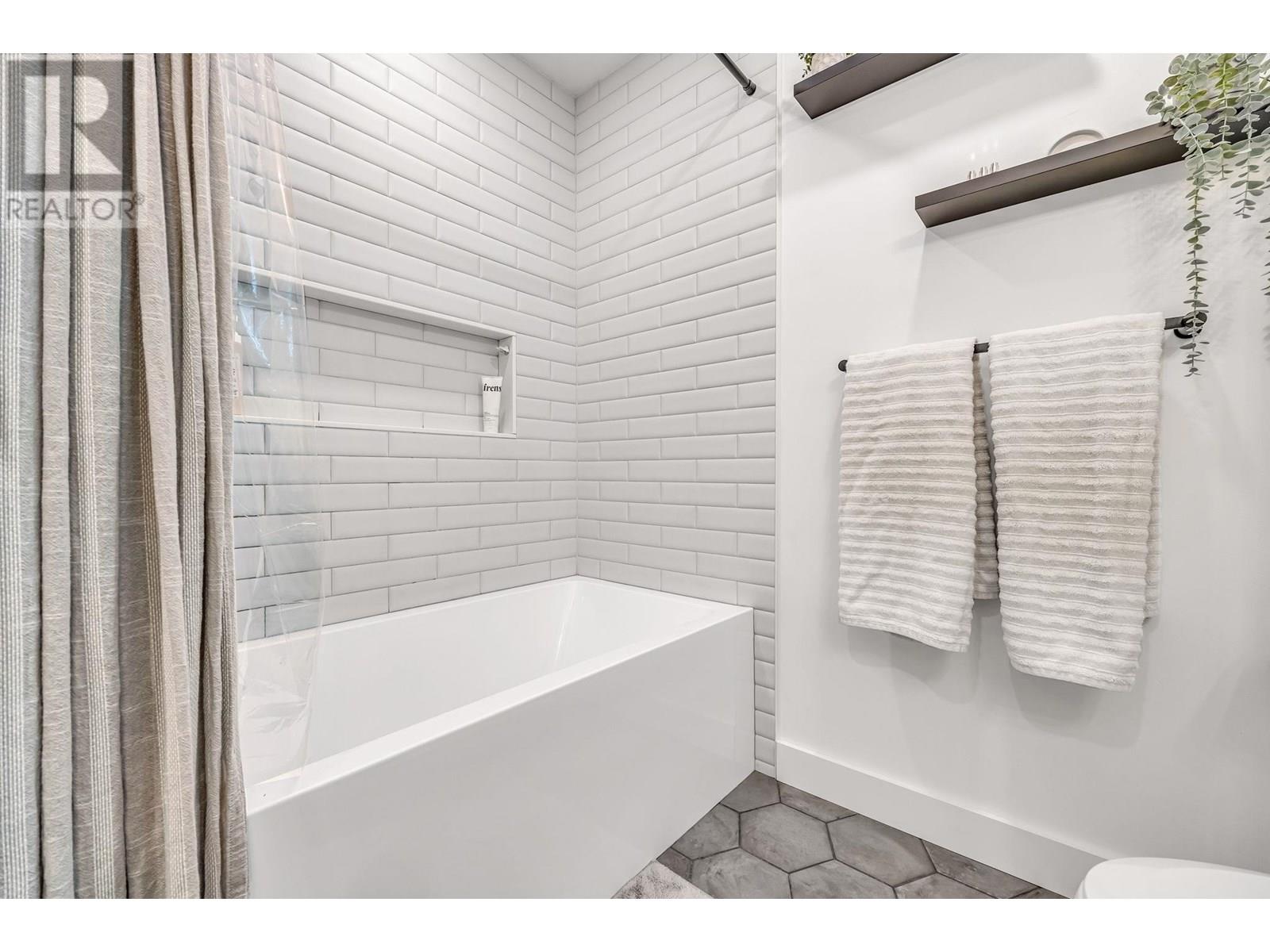 Photo 24 of 333 Blair Avenue, New Westminster BC