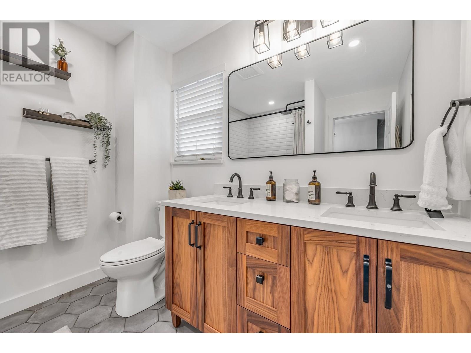 Photo 23 of 333 Blair Avenue, New Westminster BC