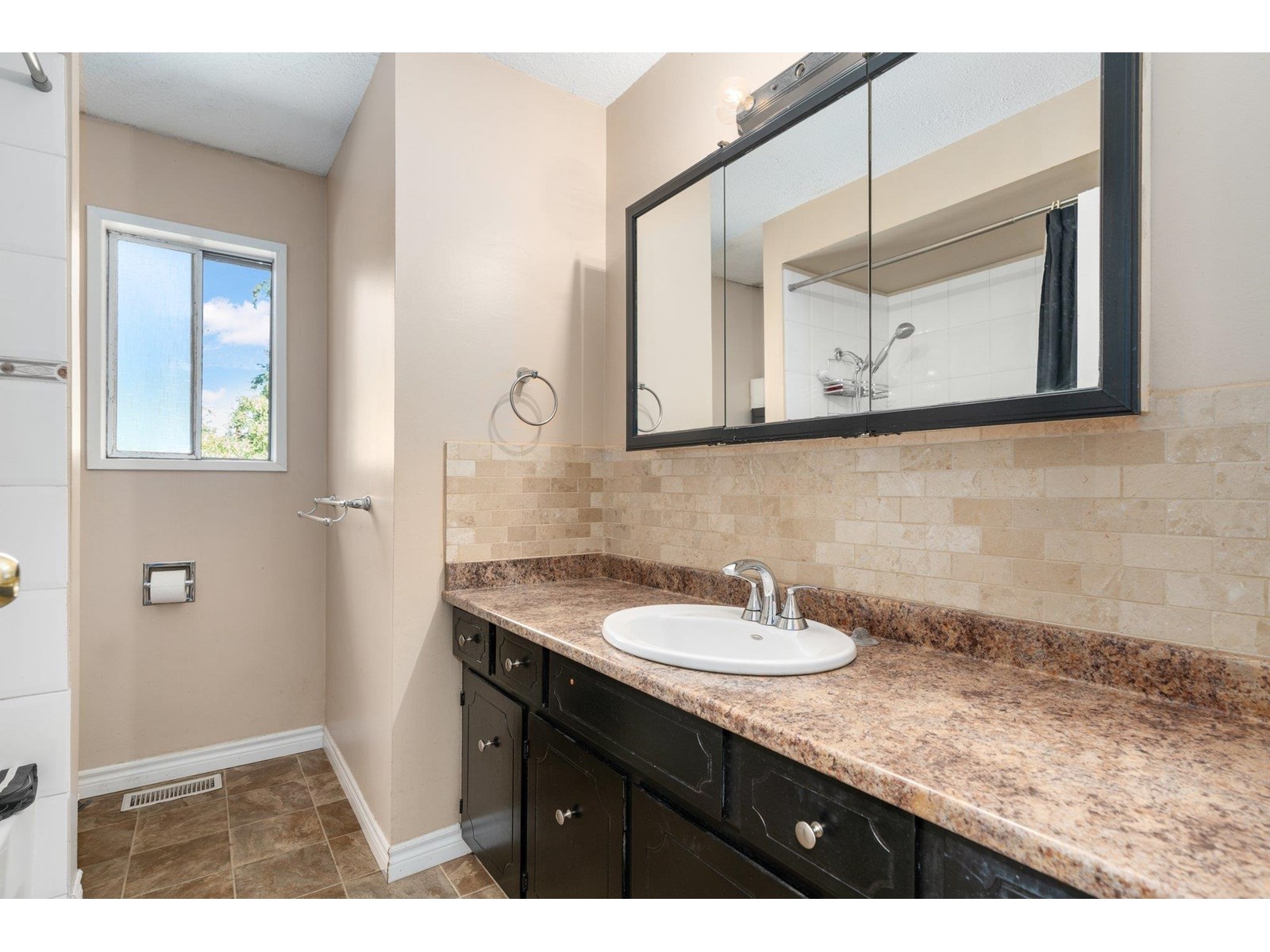 Photo 15 of 20277 36 Avenue, Langley BC