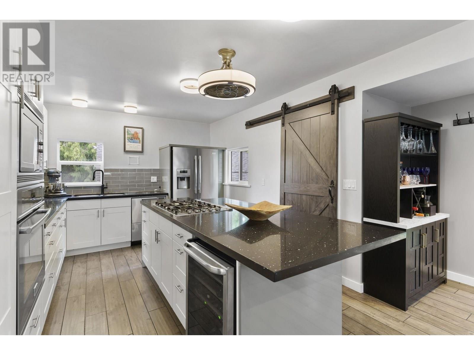Photo 4 of 12084 232nd Street, Maple Ridge BC