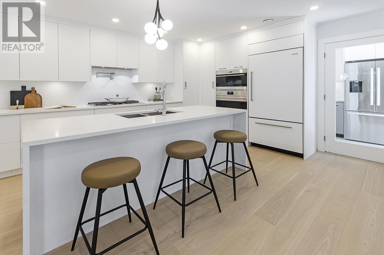 Photo 14 of 4002 Bayridge Avenue, West Vancouver BC
